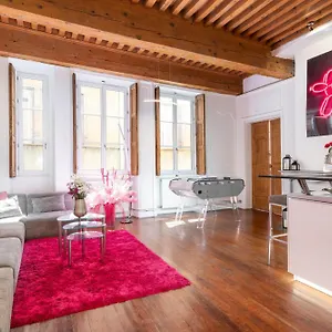 Le Xvi De La Rose Apartment
